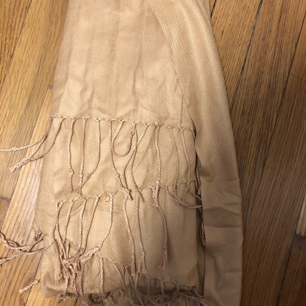 Golden yellow light scary wrap